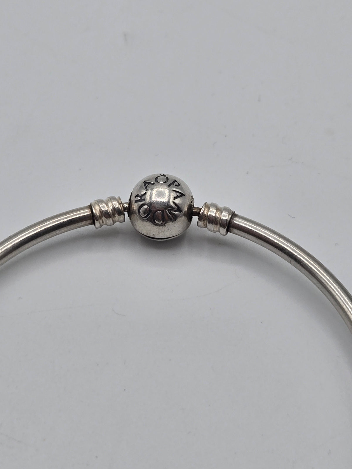 Pandora Moments Silver Bangle (59mm)