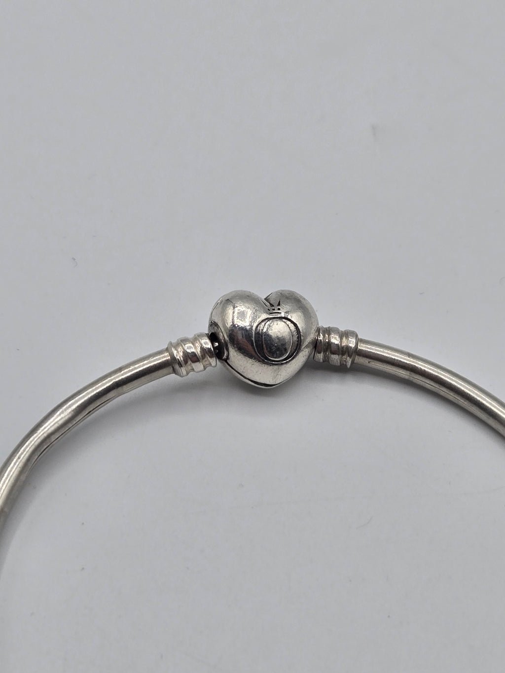 Pandora Moments Heart Clasp Bangle (59mm)