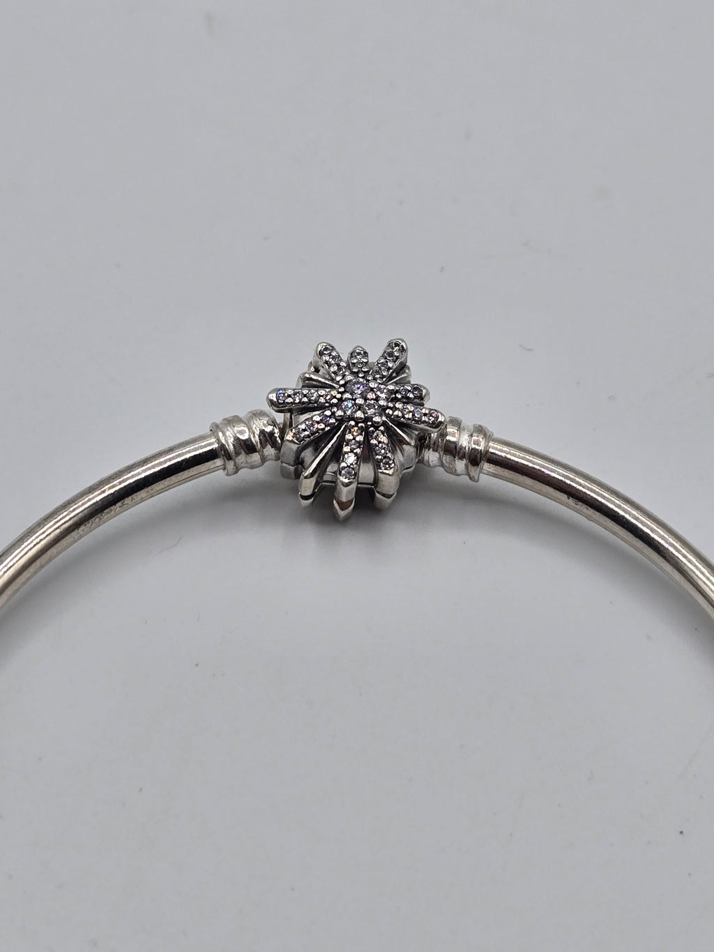 Preloved Pandora Moments Sparkling Star Clasp Bangle 57mm, S925 ALE sterling silver, side view